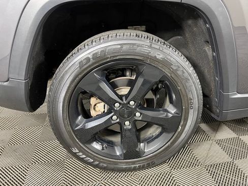 Used 2023 Jeep Grand Cherokee Altitude AWD/4WD image 12