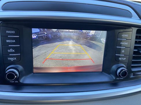 Used 2019 Kia Sorento AWD image 9