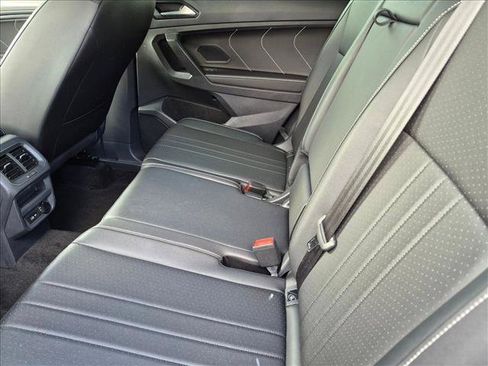 Used 2023 Volkswagen Tiguan SE FWD image 17