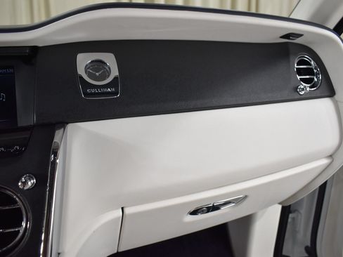 Certified 2024 Rolls-Royce Cullinan AWD/4WD image 18