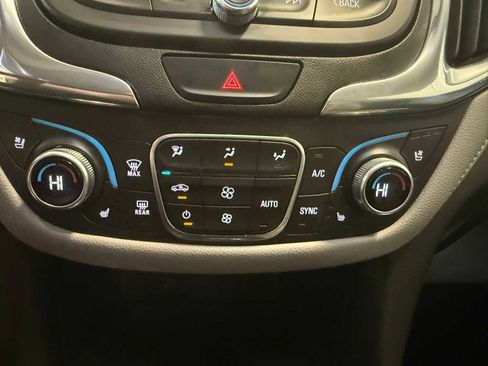 Used 2018 Chevrolet Equinox Premier FWD image 34