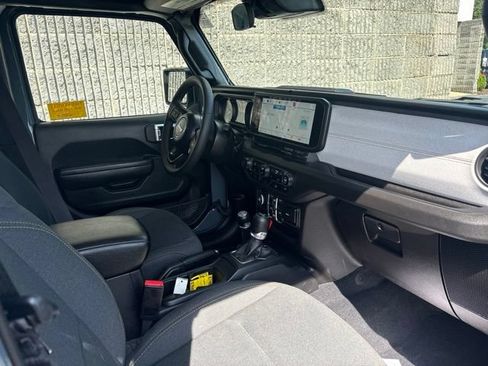 Used 2024 Jeep Wrangler Unlimited AWD/4WD image 8