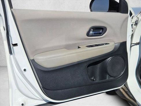 Used 2016 Honda HR-V LX image 10