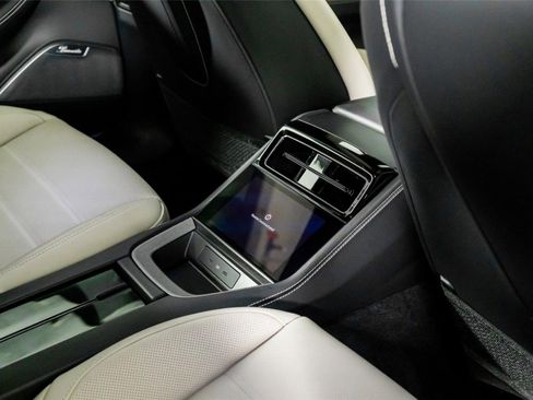 Used 2025 Porsche Panamera 4 w/ Premium Package image 54