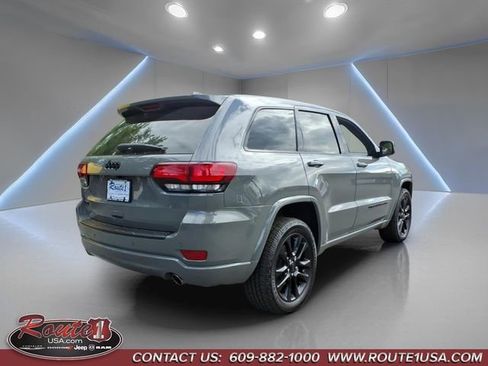 Used 2022 Jeep Grand Cherokee Laredo X AWD/4WD image 3