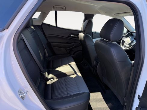 Used 2025 Chevrolet Trax LT w/ Driver Confidence Package image 18