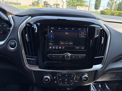 Used 2021 Chevrolet Traverse LS FWD image 29