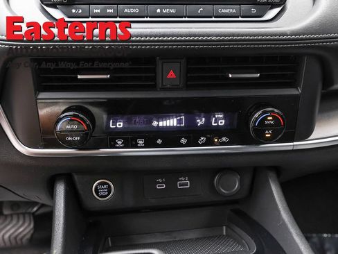 Used 2023 Nissan Rogue SV AWD/4WD image 19