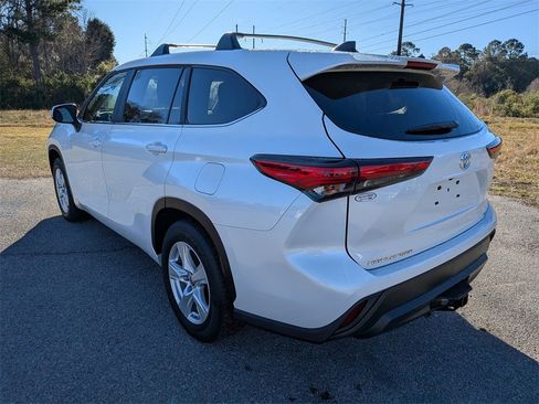 Used 2023 Toyota Highlander L image 5