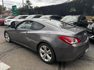 Used 2010 Hyundai Genesis 2.0T RWD image 5