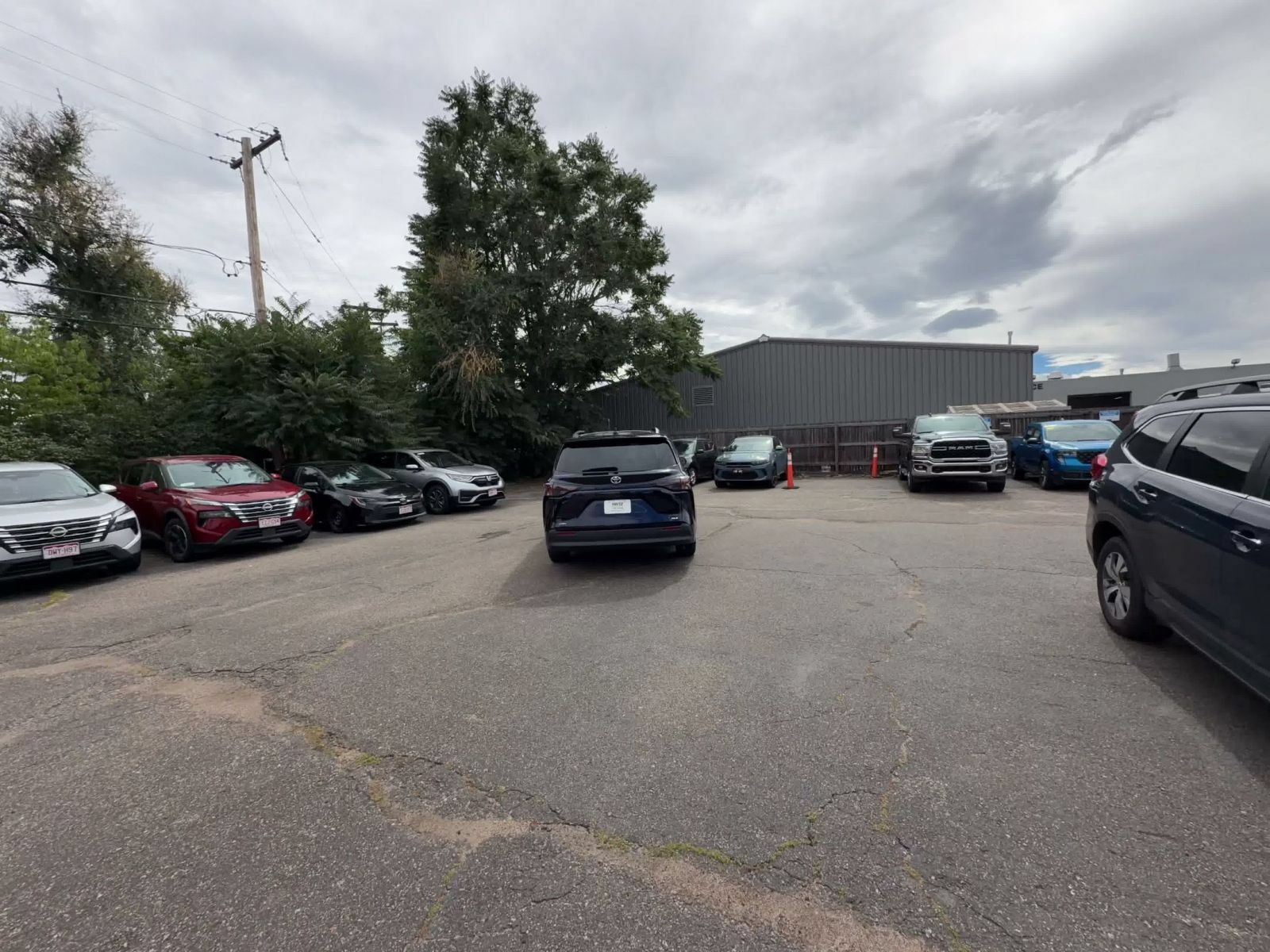 Used 2025 Toyota Sienna XLE FWD image 6