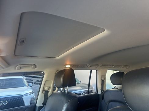 Used 2016 INFINITI QX80 4WD w/ Deluxe Technology Package image 10