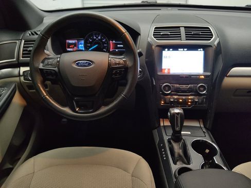 Used 2018 Ford Explorer XLT FWD image 22