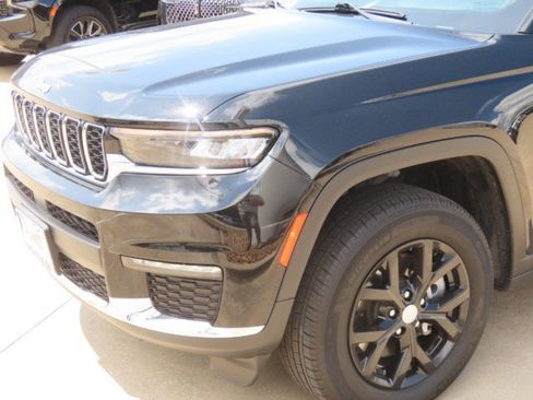 Used 2025 Jeep Grand Cherokee L Limited RWD image 3