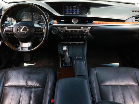Used 2016 Lexus ES 350 w/ Luxury Package w/Wood Trim FWD image 2