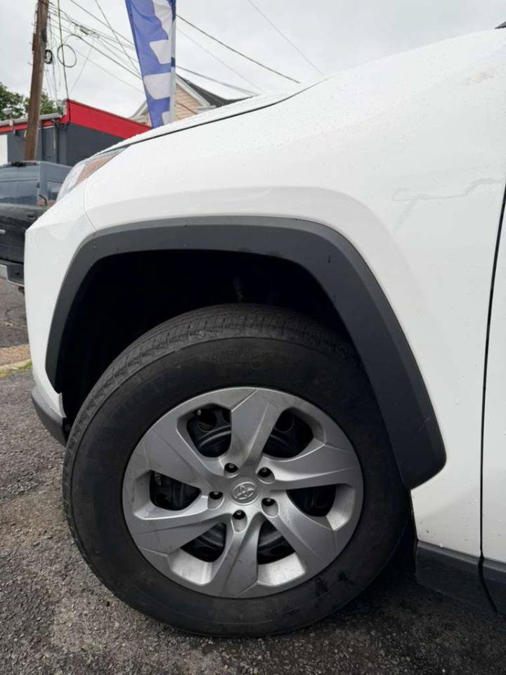 Used 2024 Toyota RAV4 LE AWD/4WD image 13
