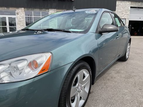 Used 2009 Pontiac G6 Sedan w/ Sport Package 1 FWD image 2