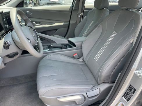 Used 2023 Hyundai Elantra SEL image 6