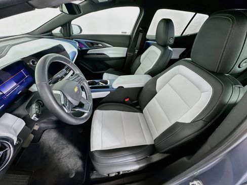 Used 2024 Chevrolet Equinox EV LT FWD image 13