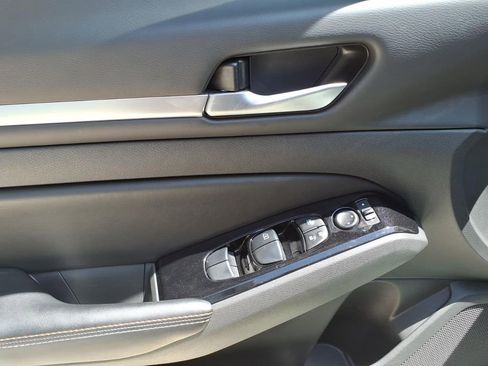 Used 2024 Nissan Altima 2.5 SR w/ SR Premium Package FWD image 11