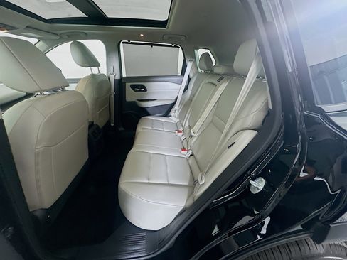 Used 2023 Nissan Rogue SV w/ SV Premium B Package image 29