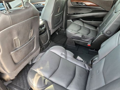 Used 2020 Cadillac Escalade ESV Premium Luxury image 38