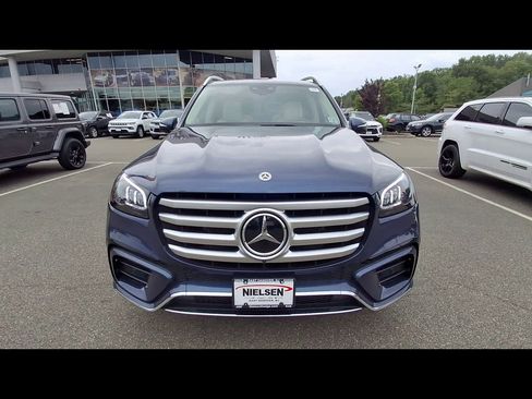 Used 2025 Mercedes-Benz GLS 450 4MATIC image 3