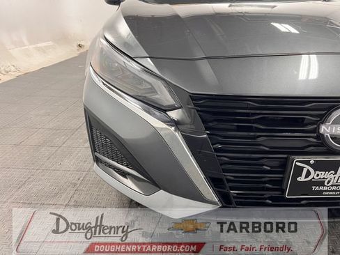 Used 2025 Nissan Altima 2.5 SV FWD image 10