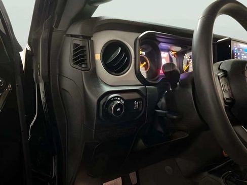 Used 2024 Jeep Wrangler Unlimited Sport AWD/4WD image 33