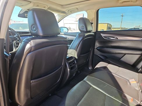 Used 2017 Cadillac XT5 Luxury w/ Driver Awareness Package image 9