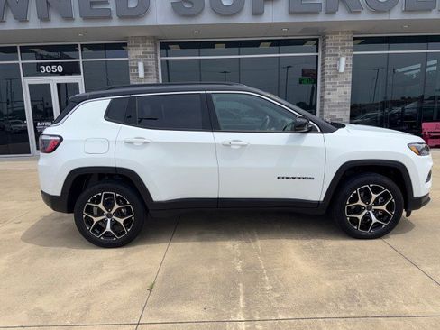 Used 2026 Jeep Compass Limited AWD/4WD image 3