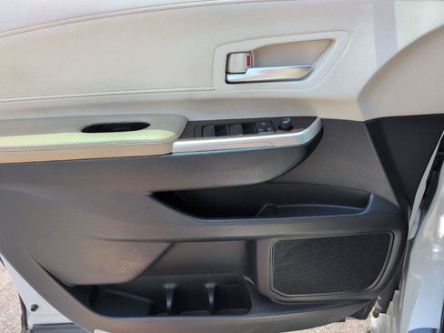 Used 2024 Toyota Sienna XLE FWD image 20