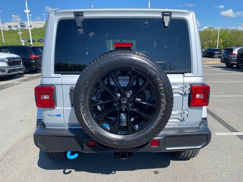 Used 2023 Jeep Wrangler Unlimited Sahara w/ Cold Weather Group AWD/4WD image 4