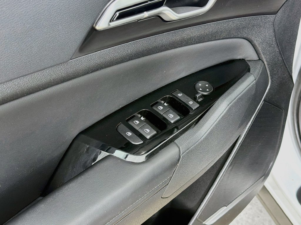 Used 2024 Kia Sportage EX FWD image 18