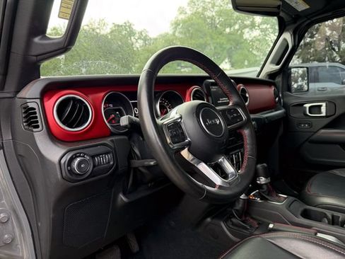 Used 2022 Jeep Wrangler Unlimited Rubicon w/ Cold Weather Group AWD/4WD image 7
