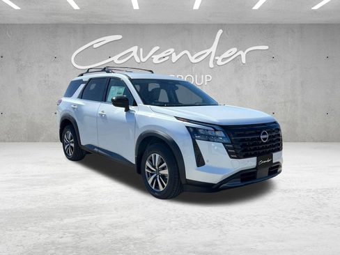 New 2026 Nissan Pathfinder SL image 2