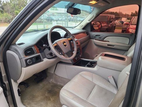 Used 2008 Chevrolet Suburban LT w/ LT Preferred Equipment Group image 10