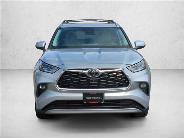 Used 2023 Toyota Highlander Platinum FWD image 2