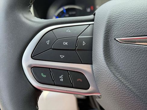 Used 2022 Chrysler Pacifica Touring-L FWD image 23