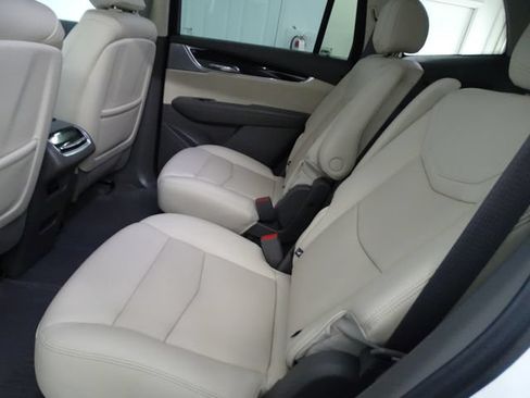 Used 2023 Cadillac XT6 Premium Luxury w/ Technology Package AWD/4WD image 4