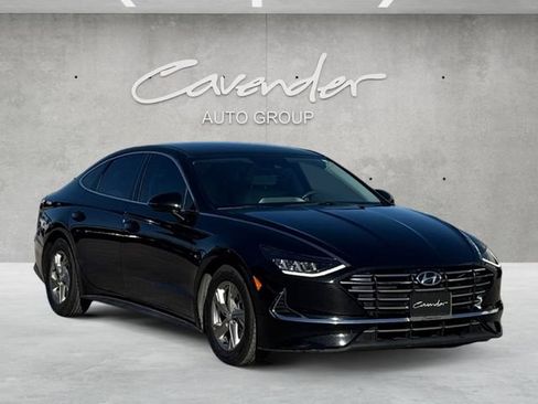 Used 2023 Hyundai Sonata SE w/ Cargo Package image 2