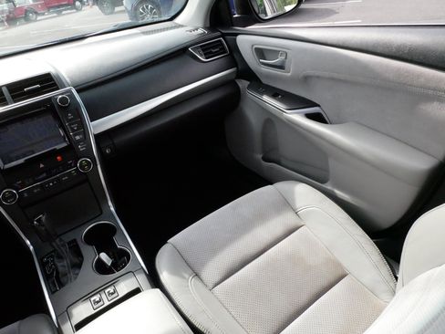 Used 2015 Toyota Camry XSE w/ Moonroof Package FWD image 11