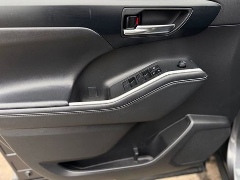 Used 2023 Toyota Highlander XSE image 17