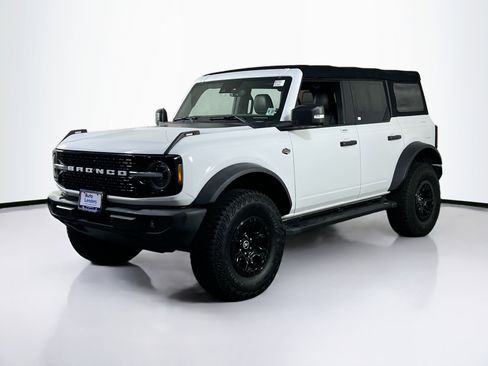 Used 2022 Ford Bronco Wildtrak image 1