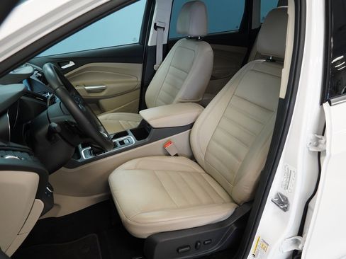 Used 2017 Ford Escape Titanium image 3