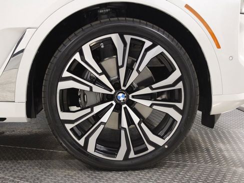 Used 2027 BMW X7 xDrive40i AWD/4WD image 12