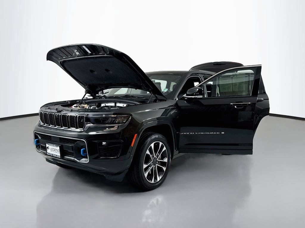 Used 2023 Jeep Grand Cherokee Overland w/ Advanced Protech Group III AWD/4WD image 21