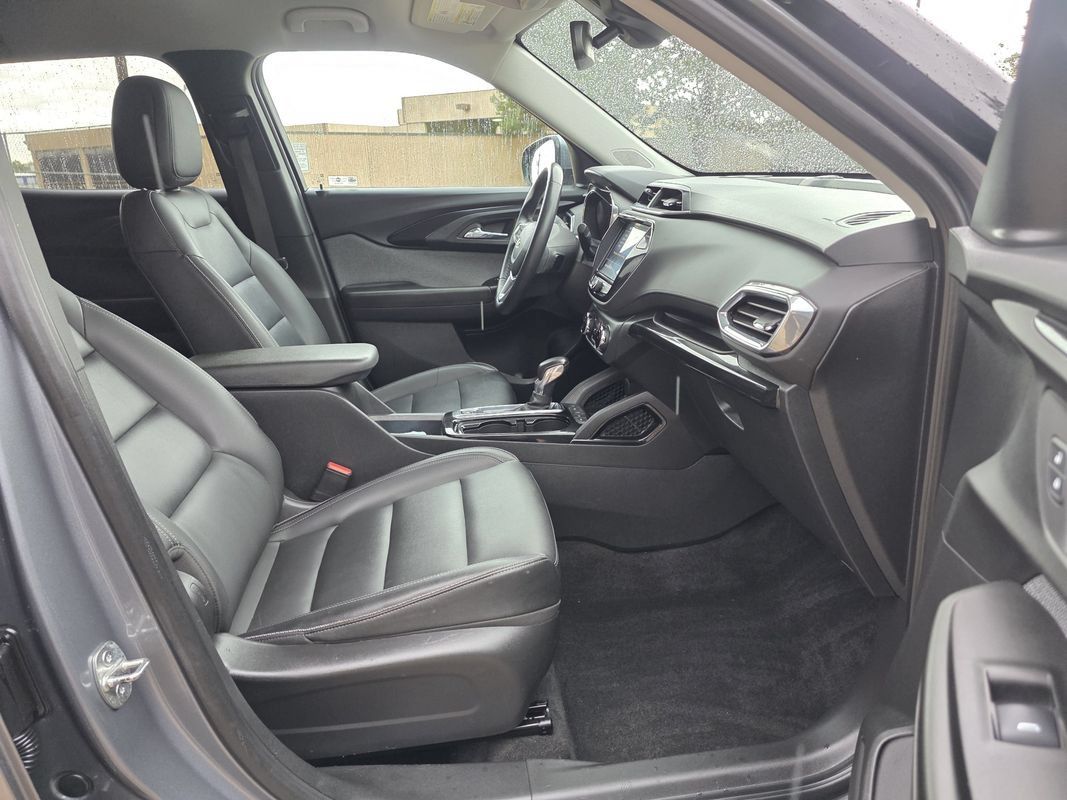 Used 2021 Chevrolet TrailBlazer LT w/ Premium Seating Package AWD/4WD image 22