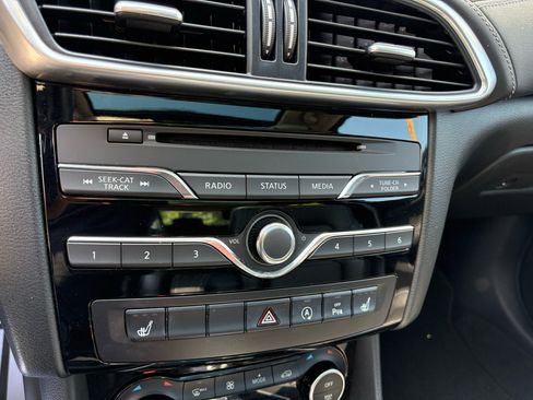 Used 2018 INFINITI QX30 Premium w/ Navigation Package image 27