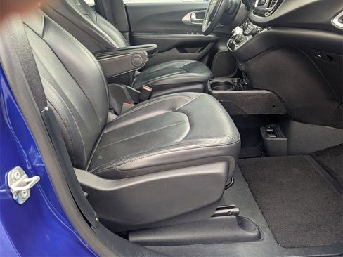 Used 2020 Chrysler Pacifica Touring-L w/ Advanced Safetytec Group image 30